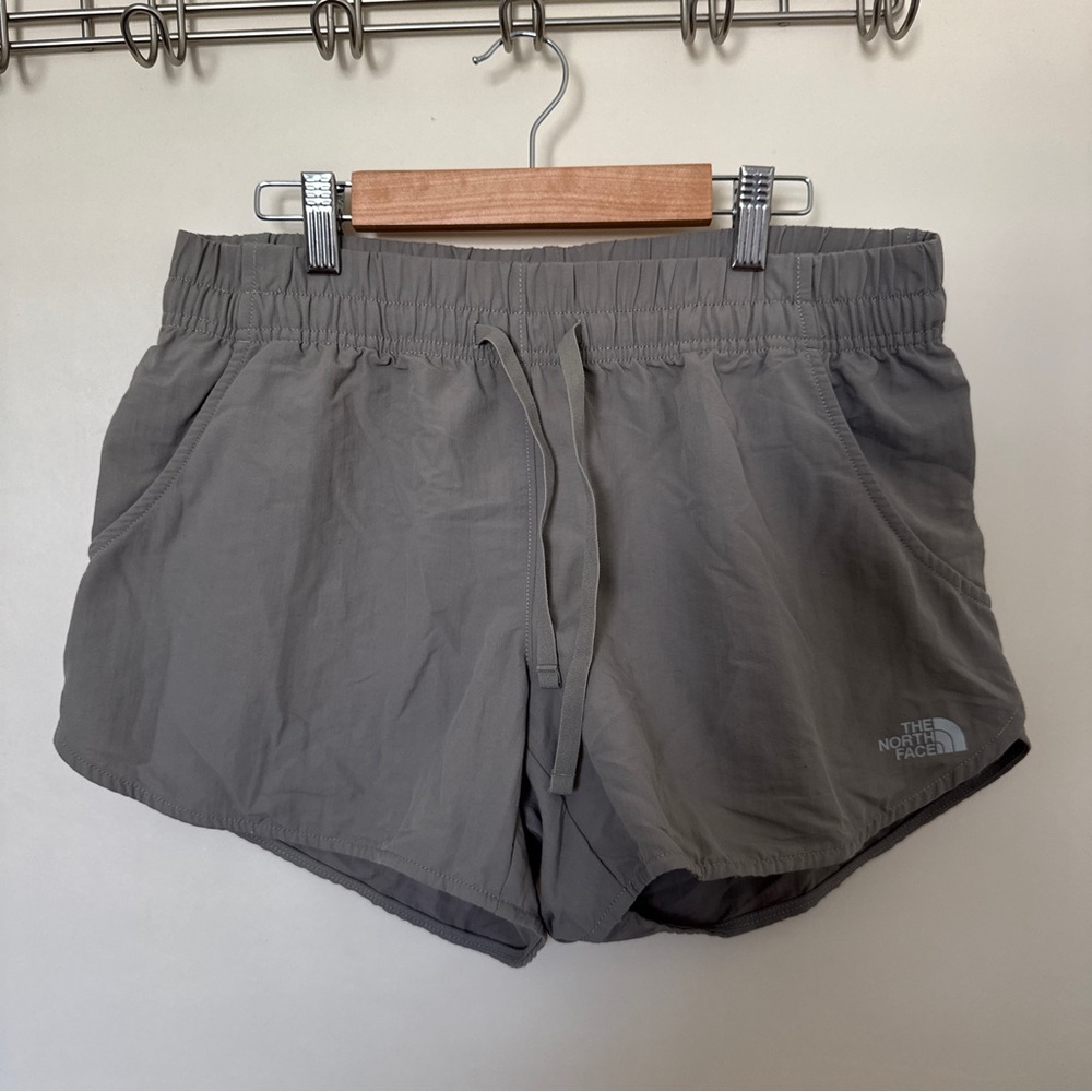 The North Face Women’s Taupe Athletic outdoor drawstring shorts size M